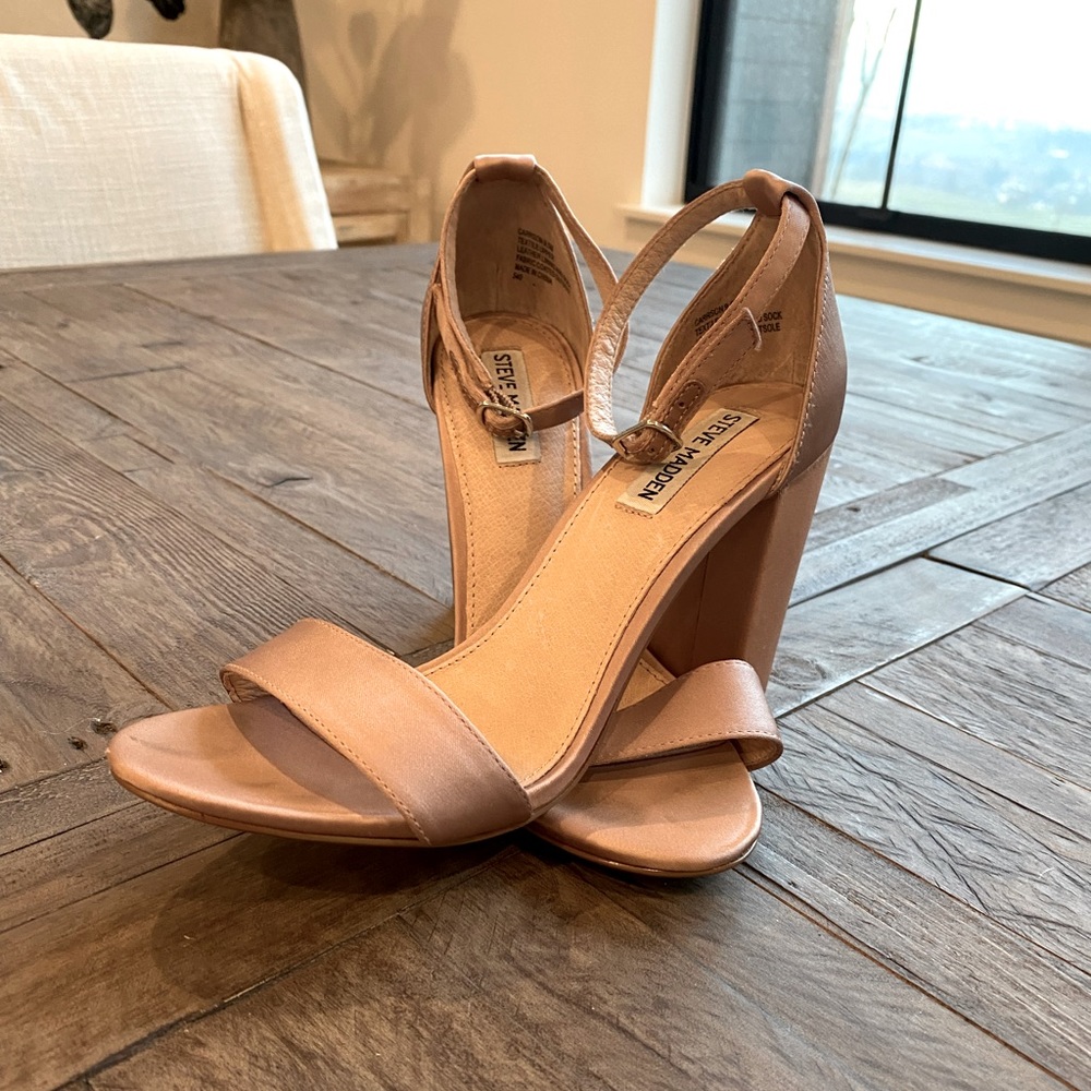 Steve Madden Classic Single Strap Heels. Soft Nude Pink Silk.